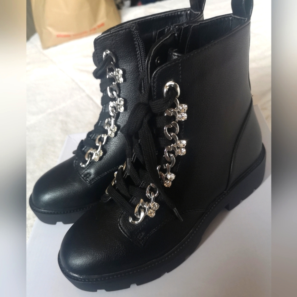 Boots XOXO. Size 6M.
